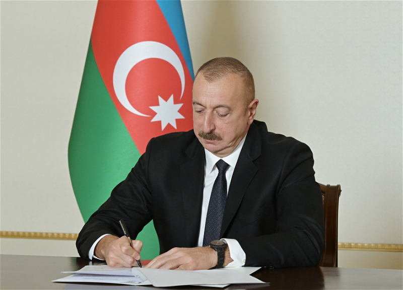 Группа азербайджанских ковроделов награждены медалью «Терегги»