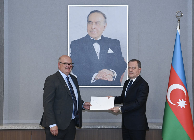 Azerbaijan foreign minister receives newly appointed ambassador of Great Britain
