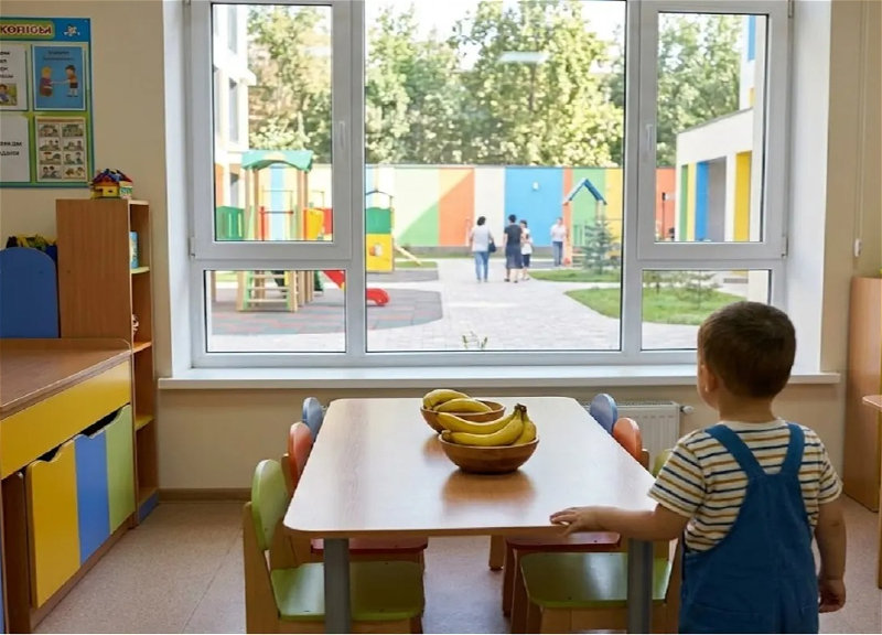 В казахстанском детсаду детям раздали фрукты ради фото и забрали назад - ВИДЕО
