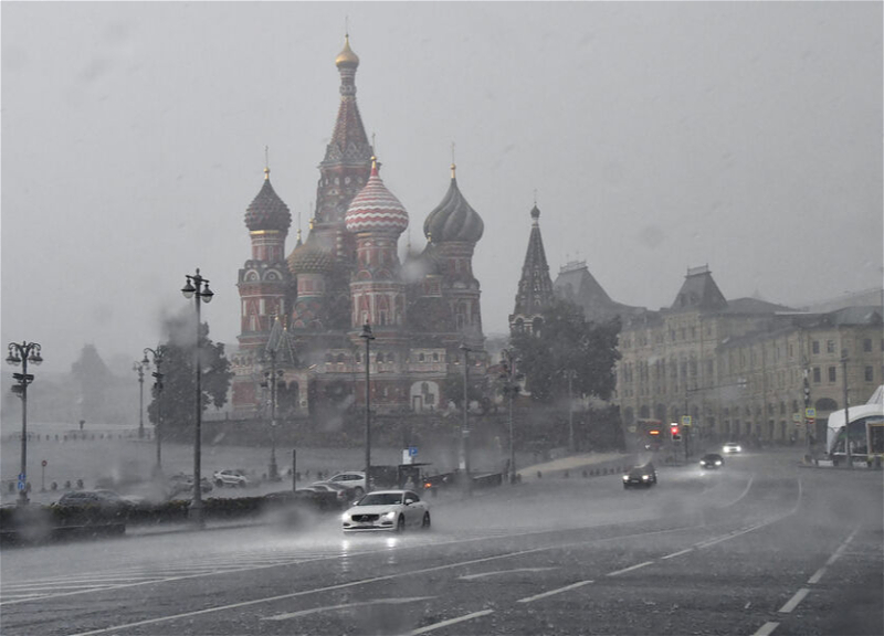 Ливень накрыл центр Москвы